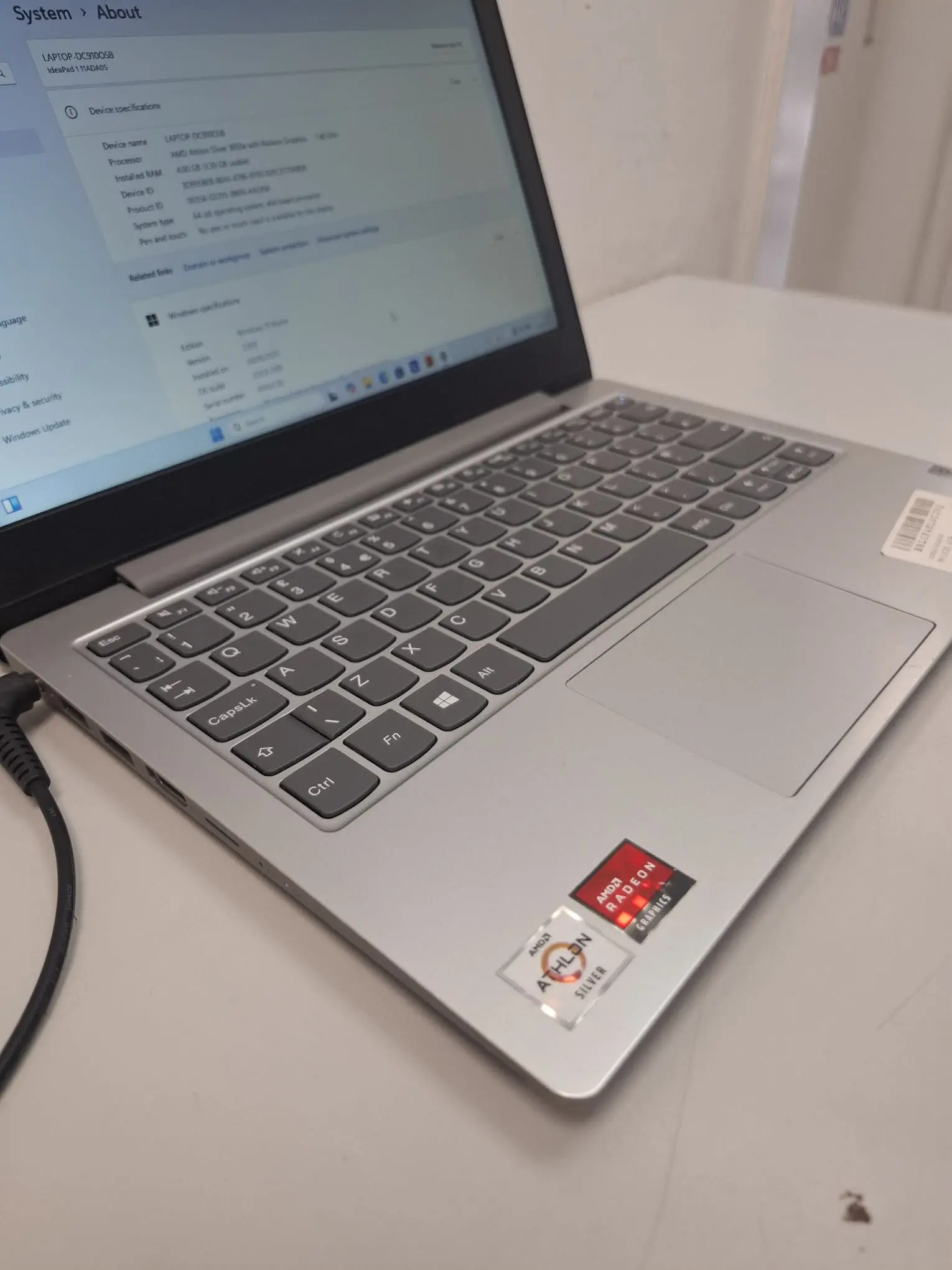 Lenovo Ideapad 1 / AMD ATHLON SILVER 3050e / 4GB RAM / 64GB SSD